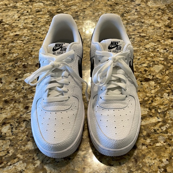 🖤 Air Force 1 '07 'White Black’ CT2302-100 Men’s Size 7/Women’s Size 8.5 - Picture 11 of 14